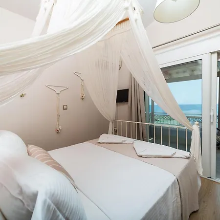 Crystal Villa *